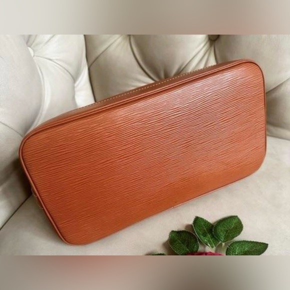 Louis Vuitton EUC Epi Alma PM - Picture 15 of 17